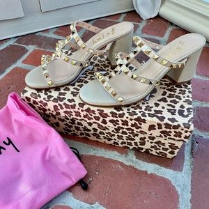 French Sole Women's Beige Foster Studded Sandals sz 6 Heel, Tuckernuck Exclusve